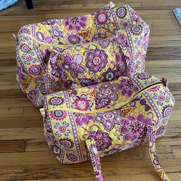 Large & Small Vera Bradley duffel bags - Picture 3 of 6